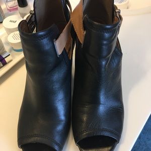 Clark’s Size 11 Peeptoe booties